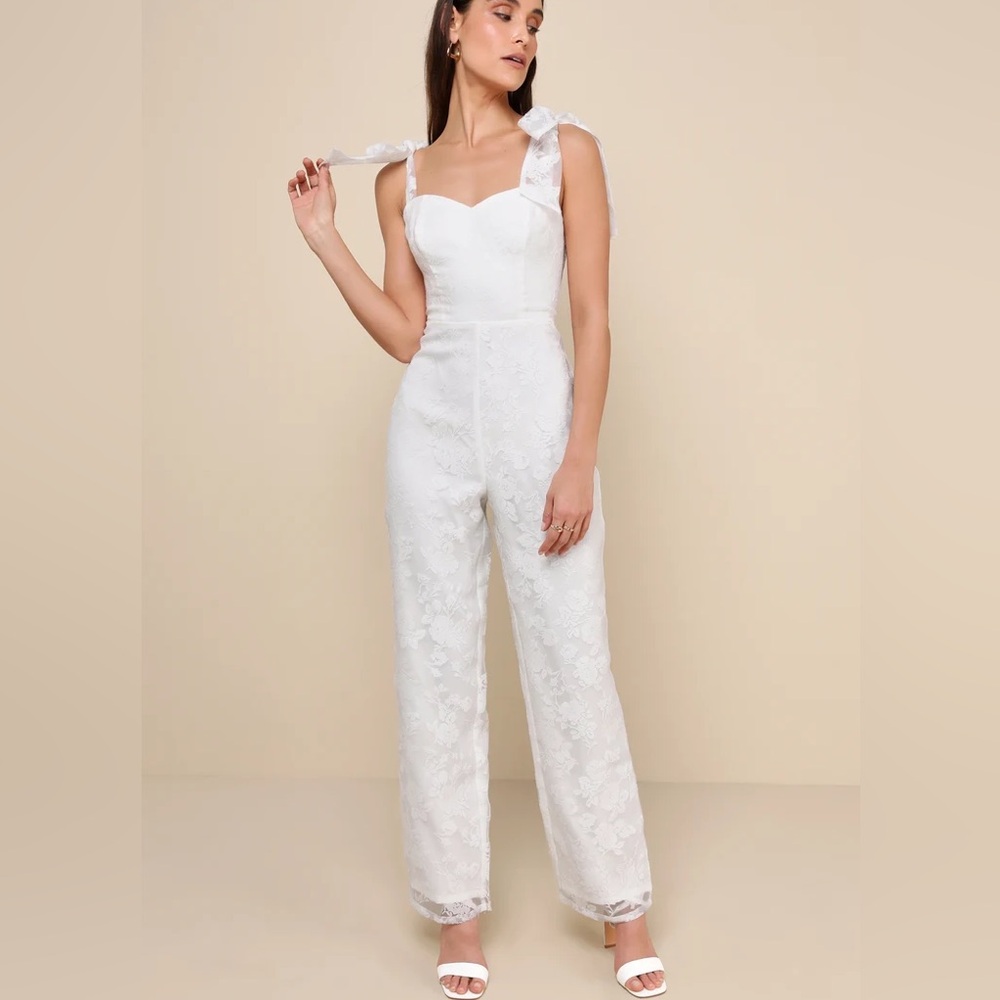 Lulus NWT size small Extraordinary Charm White Floral Burnout Tie-Strap Jumpsuit
